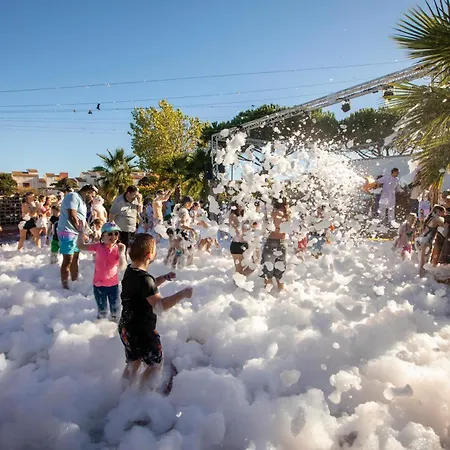 Camping La Clape Village *